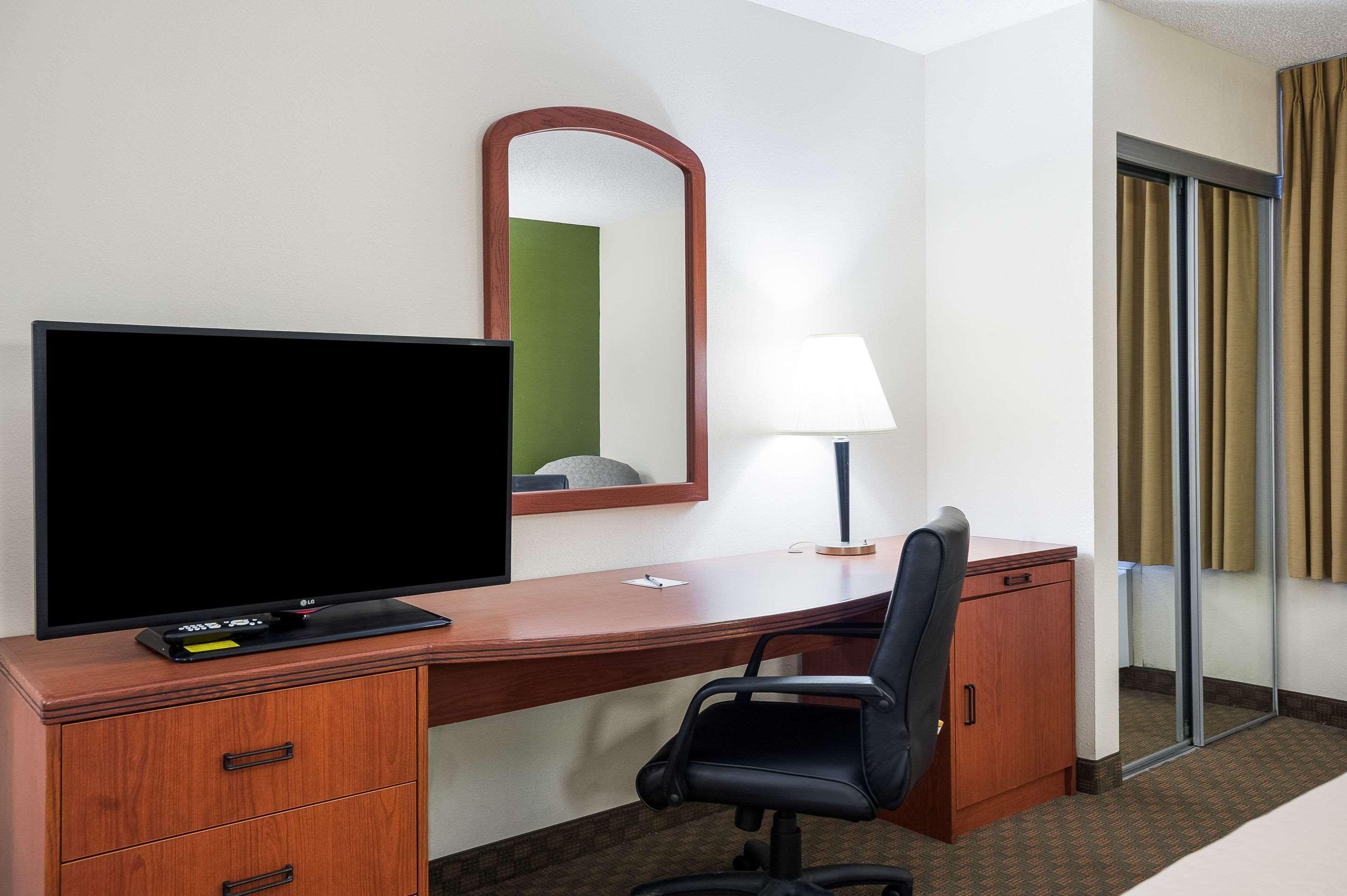 Quality Inn & Suites Lake Charles South Kültér fotó