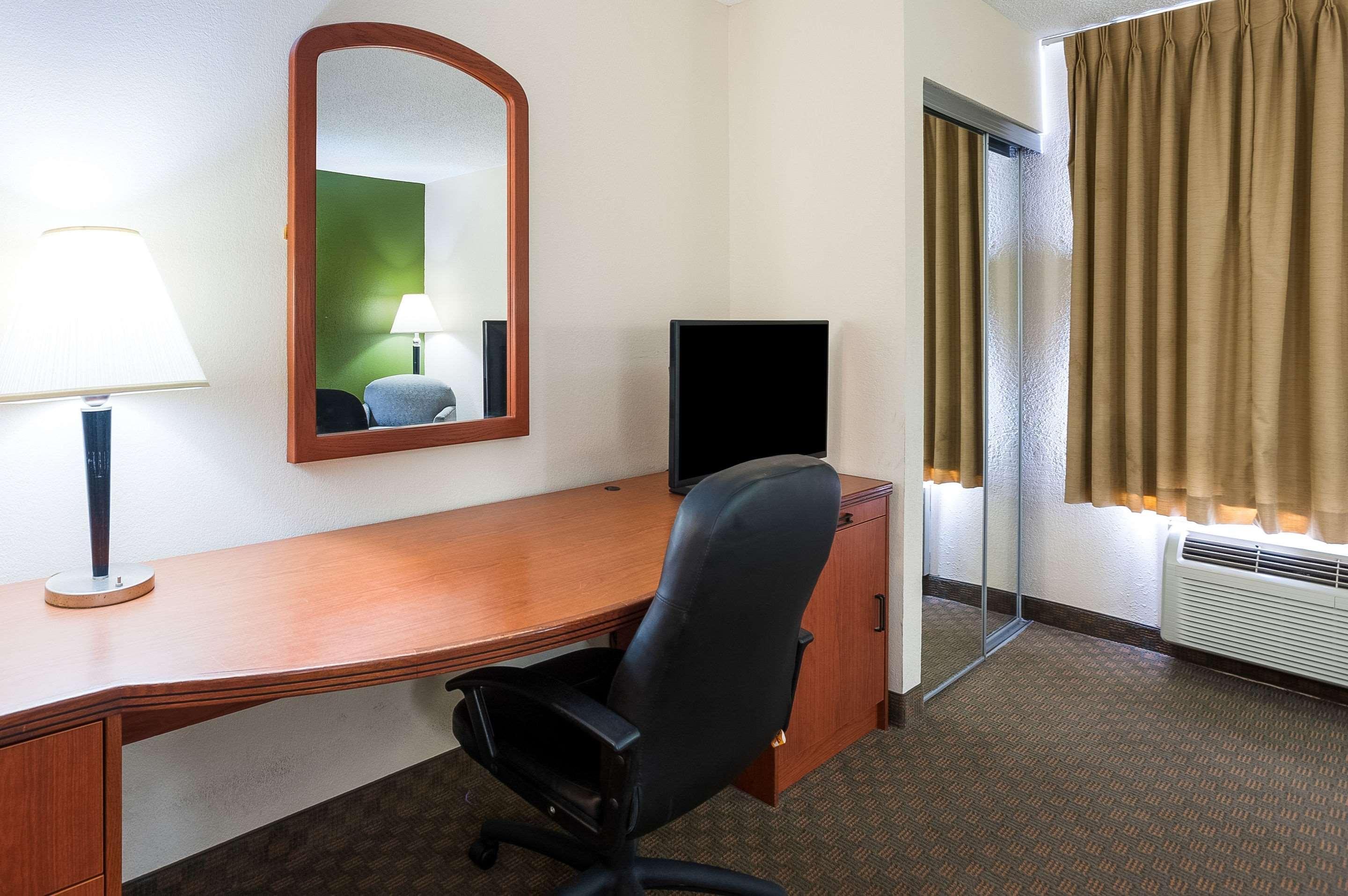 Quality Inn & Suites Lake Charles South Kültér fotó